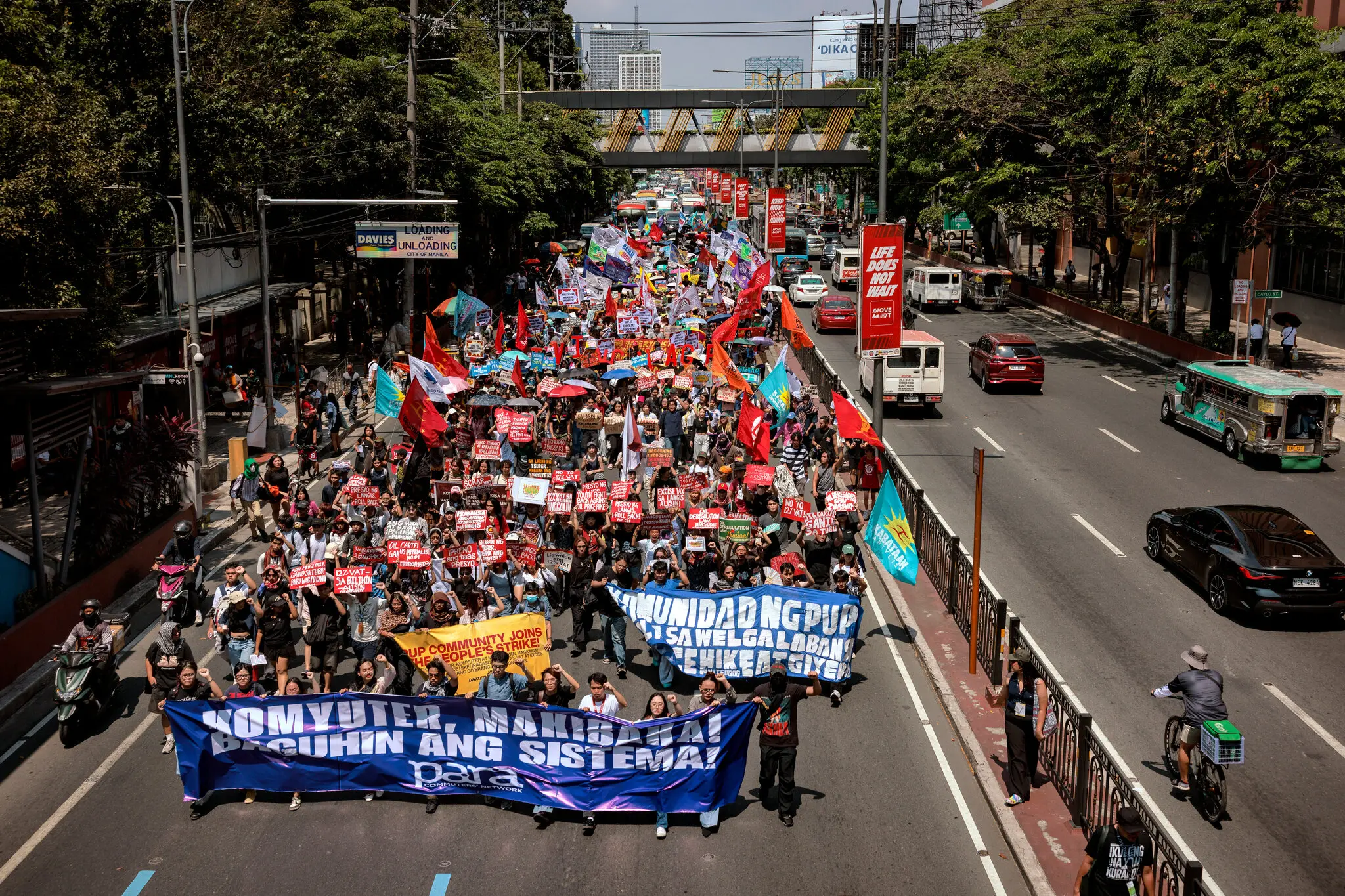 Civilians including transport workers marching in the streets of Manila to launch a strike in protest amid rising fuel costs. (Ezra Acayan / Getty Images)