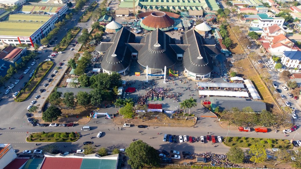 Lao Bao border market, a key trading hub along the Vietnam–Laos frontier. (Lan Homi)