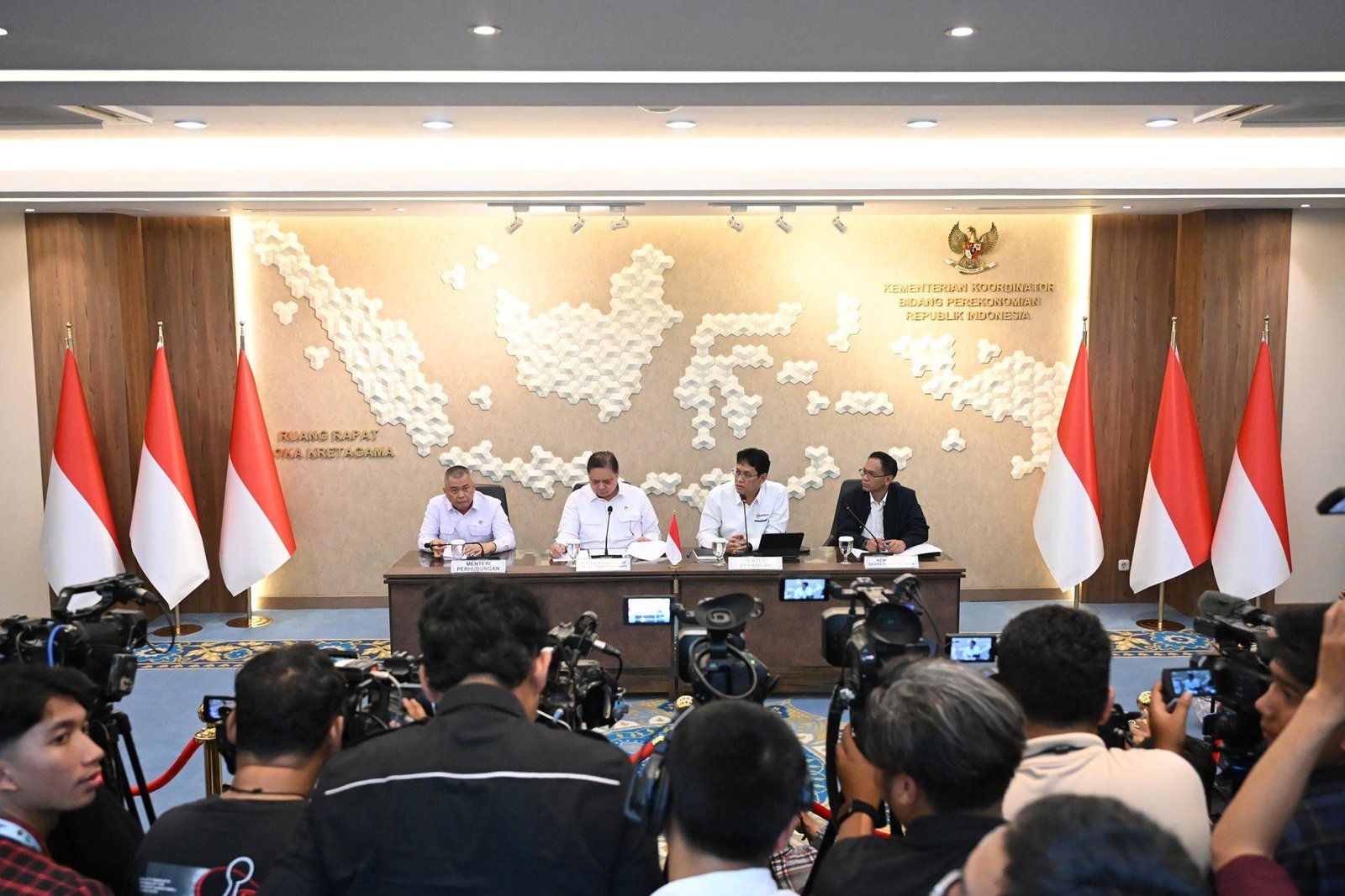 Indonesian Finance Minister Purbaya Yudhi Sadewa during a press conference on fuel and air transportation policy in Jakarta on April 6, 2026. (Kementerian Sekretariat Negara RI)