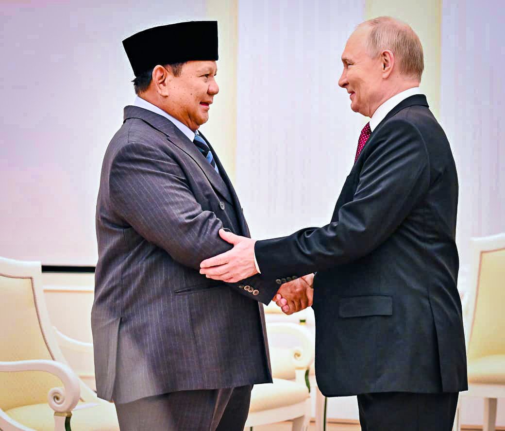 Indonesian President Prabowo Subianto meets Russian President Vladimir Putin in Moscow on April 14, 2026. (BPMI Setpres)