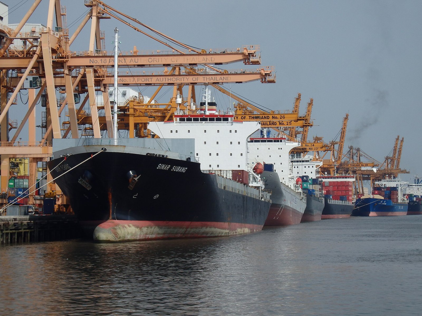 Sinar Subang cargo ship at Bangkok Port in 2015. (Wikimedia/mohigan)