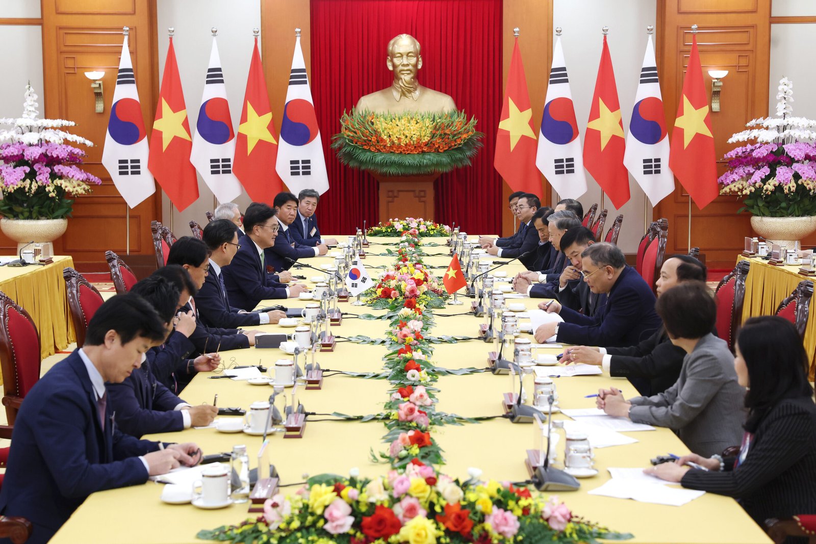 National Assembly Speaker Woo Won-sik holds a series of meetings in 2025 with Vietnamese Communist Party General Secretary and President To Lam, as well as other senior officials. (National Assembly Secretariat via Wikimedia)