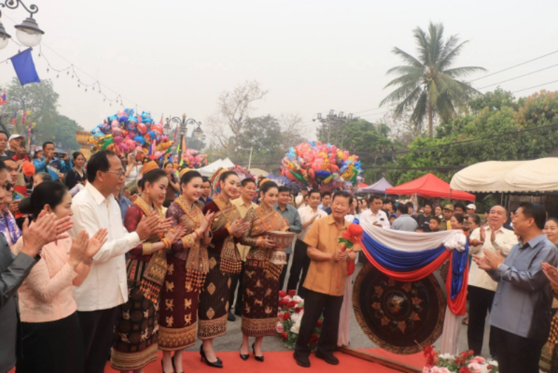 The “Lo Lat” traditional market opens in Luang Prabang during Pi Mai Lao on April 14, 2026. (KPL)