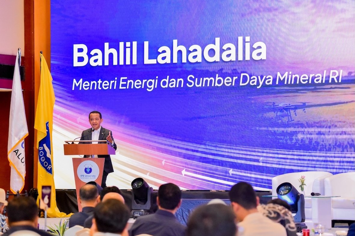 Indonesia's Energy and Mineral Resources Minister Bahlil Lahadalia delivers his keynote speech at the IPB University Alumni Forum in Jakarta on 2 May. (Ministry of Energy and Mineral Resources Indonesia)