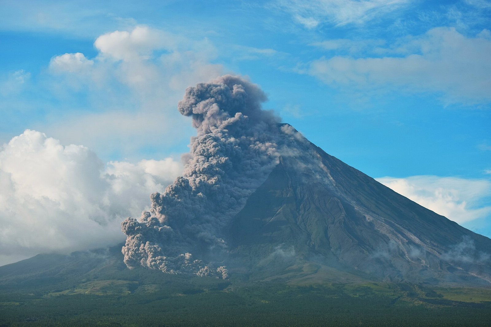 The Philippines orders national response to Mayon Volcano eruption