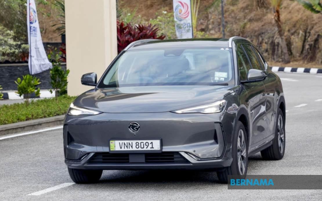The Proton e.Mas 7, Malaysia's locally produced electric vehicle, makes its debut at the ASEAN Foreign Ministers' Retreat, January 2025. (Bernama)