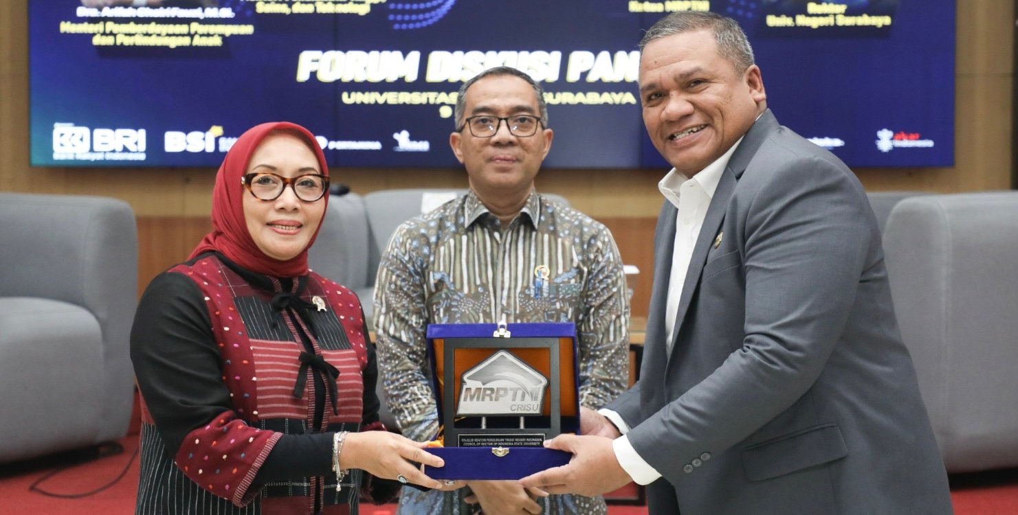 Minister of Women’s Empowerment and Child Protection Arifah Fauzi (left) at the Rector’s Expressions (REx) Chapter 3 on May 11, 2026. (Kementerian Pemberdayaan Perempuan dan Perlindungan Anak RI)