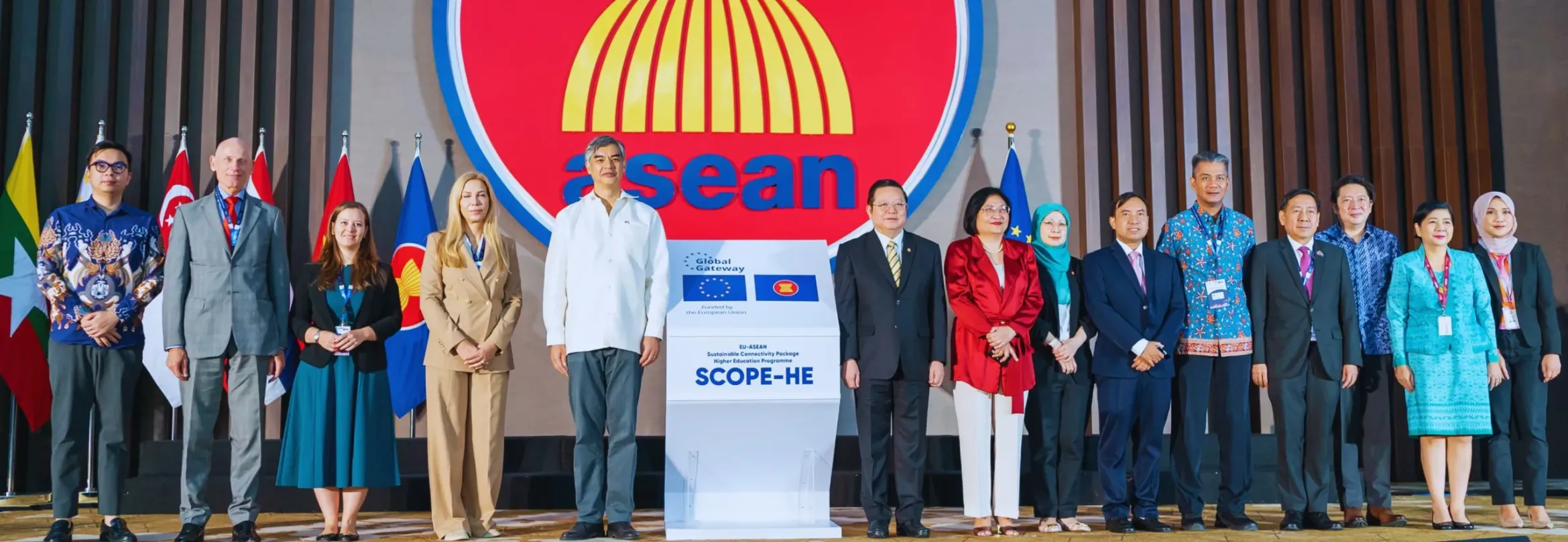 The EU Ambassador to ASEAN and the Secretary-General of ASEAN, together with Ambassadors from the EU and ASEAN Member States, unite at the launch of SCOPE-HE in 2024. (EU Embassy for ASEAN)