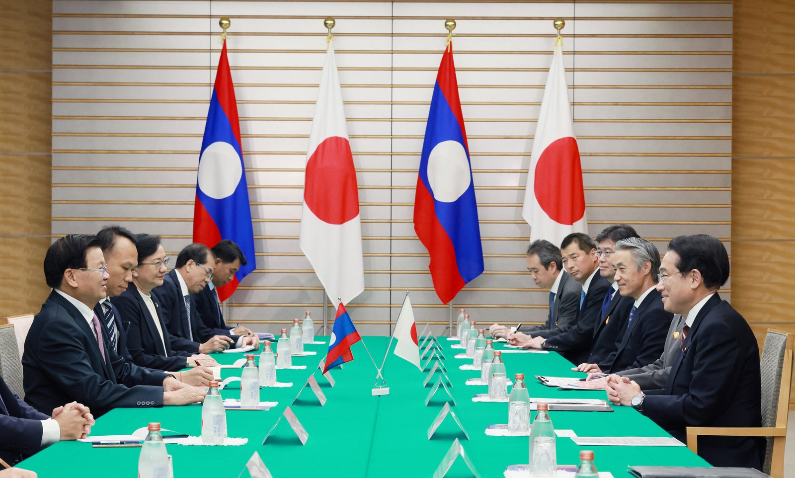 Prime Minister Fumio Kishida meets Lao President Thongloun Sisoulith at the Prime Minister’s Office, May 25, 2023. (Prime Minister’s Office Japan)