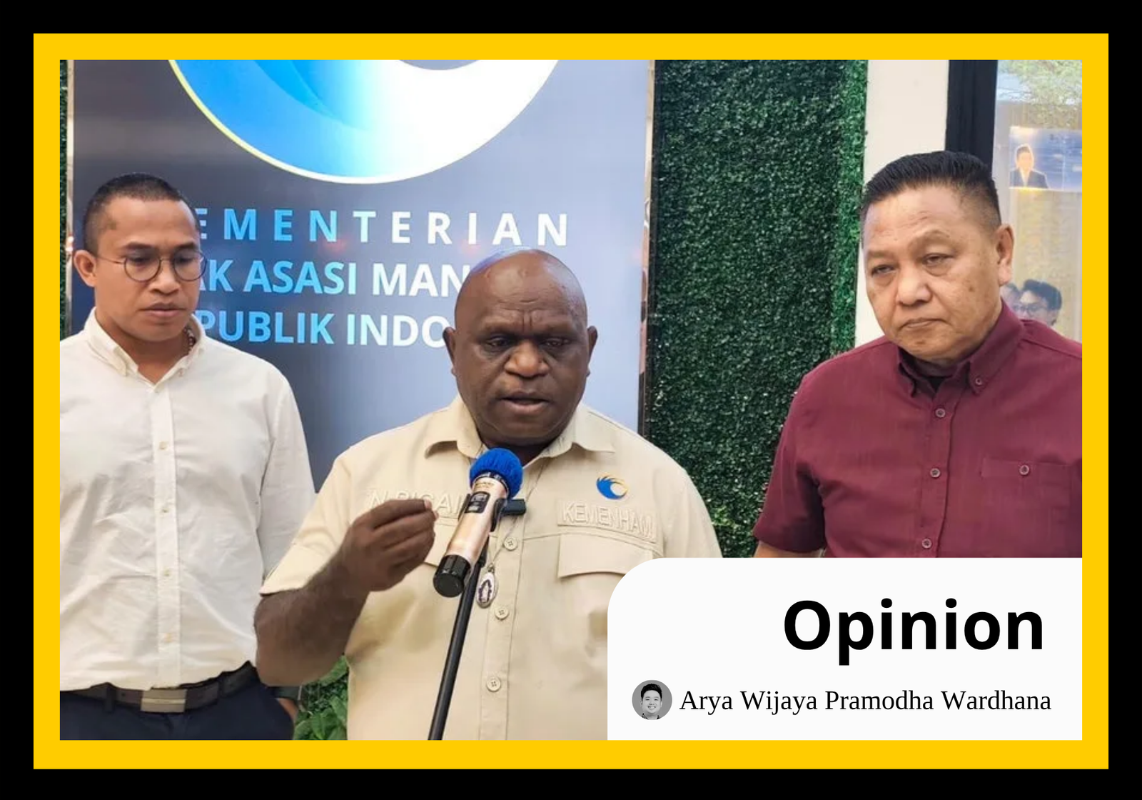 Natalius Pigai, Indonesia’s Minister of Human Rights, explains the role of the Human Rights Assessor Team during a press statement at the Ministry of Human Rights office in South Jakarta, Monday, 4 May 2026. (tirto.id/Auliya Umayna)