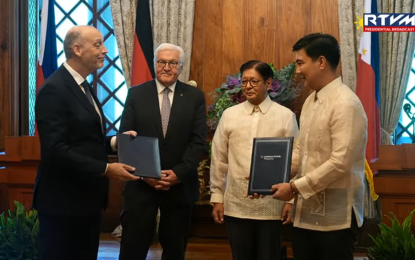 German President Frank-Walter Steinmeier and Philippine President Ferdinand Marcos Jr. attend the signing of an aviation agreement. (Philippines News Agency)