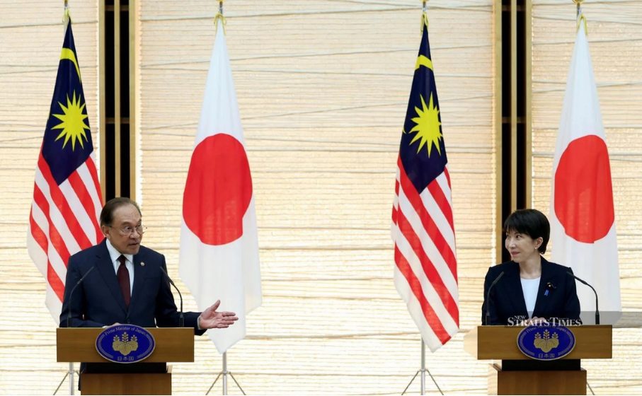 Malaysian Prime Minister Anwar Ibrahim speaking at a press conference on June 10 following an official welcoming ceremony for his working visit in Japan. (BERNAMA)