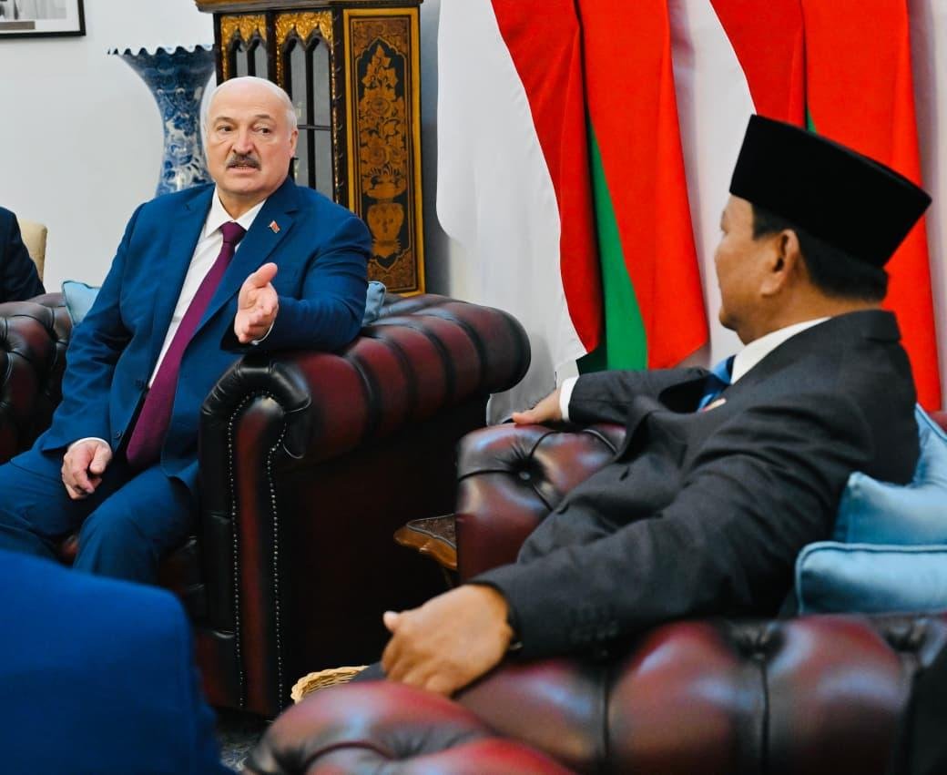 Belarus President Aleksandr Lukashenko met Indonesian President Prabowo Subianto at Merdeka Palace, affirming Belarus’ commitment to expand cooperation with Indonesia. (BPMI Setpres)