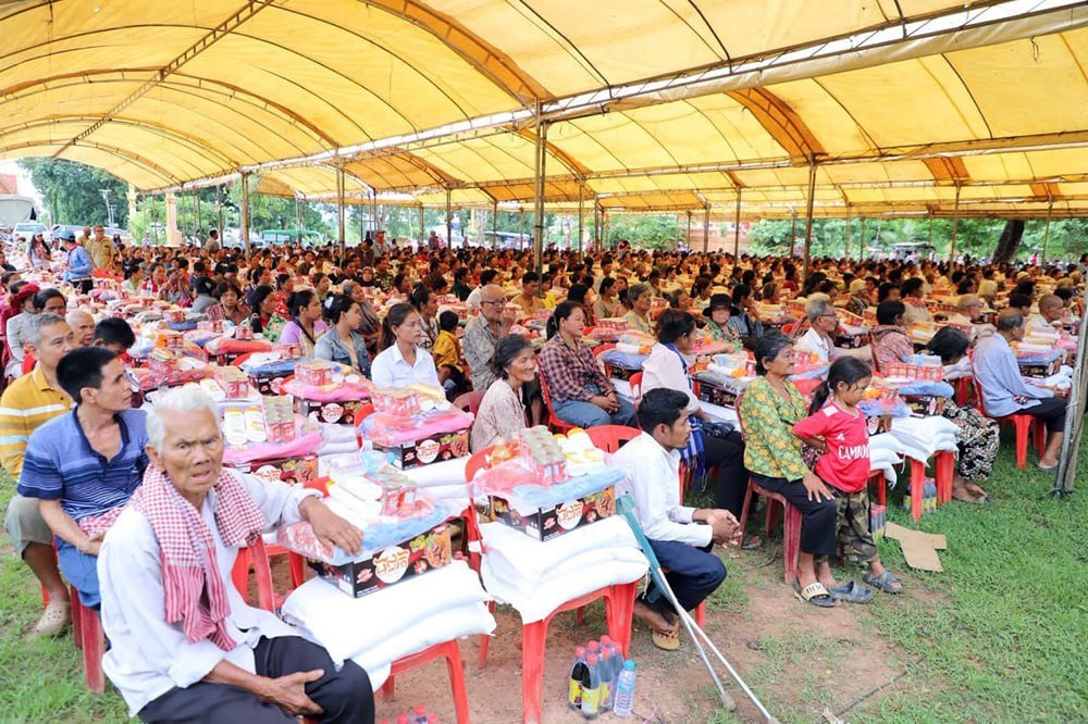 Emergency aid distribution by The Cambodian Red Cross held at Uppalavatey Pagoda in Kroch Chhmar district on July 3, 2026. (Agence Kampuchea Press)