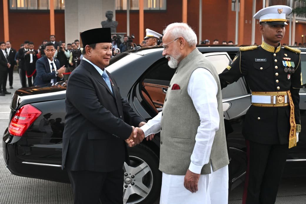 Indonesian President Prabowo Subianto welcomed Indian Prime Minister Narendra Modi on July 6, marking the start of a three‑day state visit to foster relations. (BPMI Setpres/Cahyo)