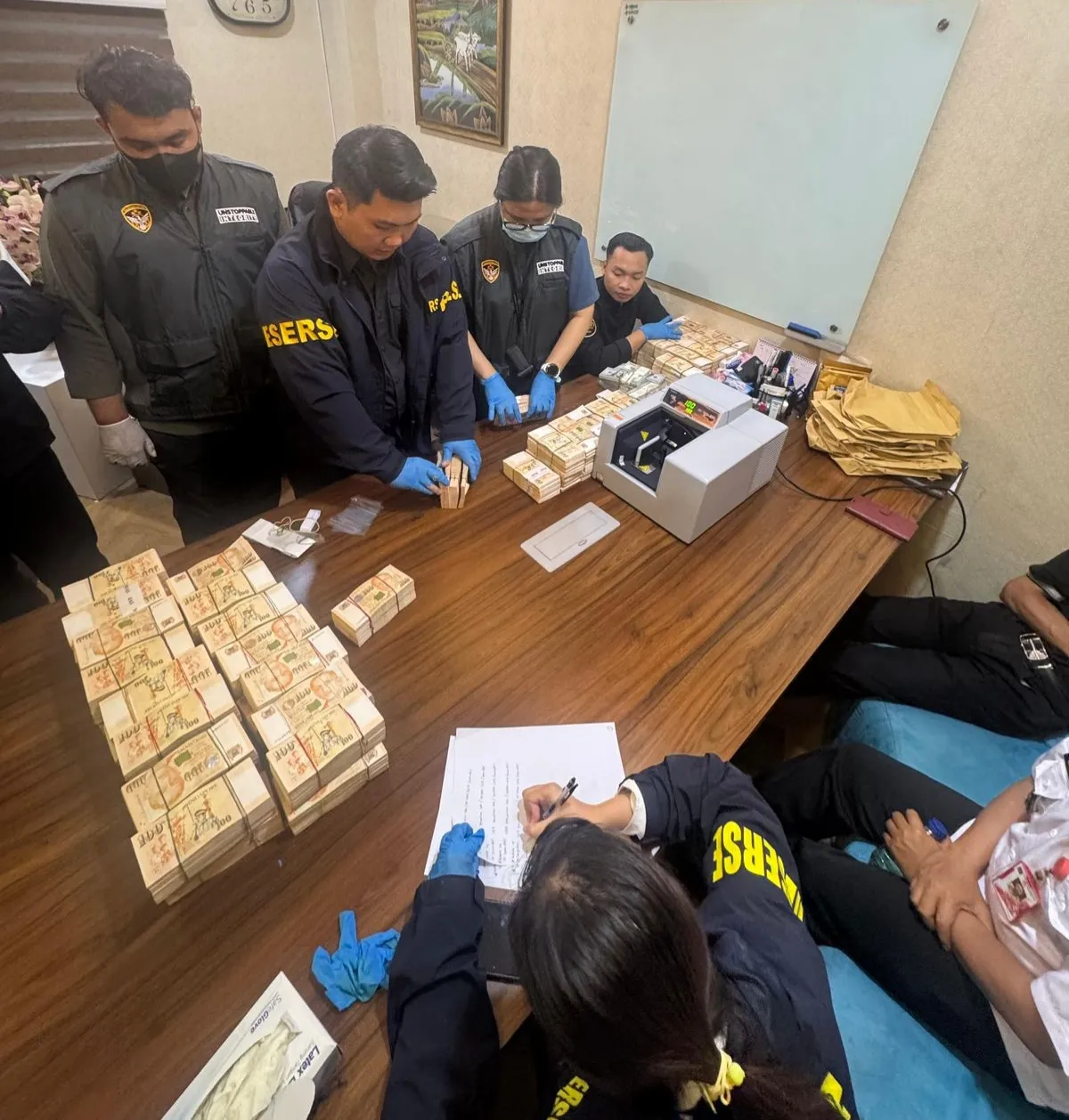Polri’s Anti‑Corruption Task Force searched a former French restaurant owned by Jampidsus Febrie Adriansyah. (Transatu)
