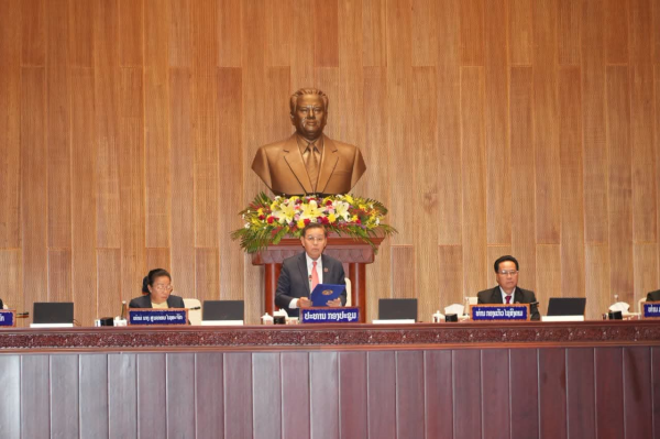 Lao official delivers closing remarks during the First Extraordinary Session of the 10th National Assembly in Vientiane on Friday. (Laos News Agency)