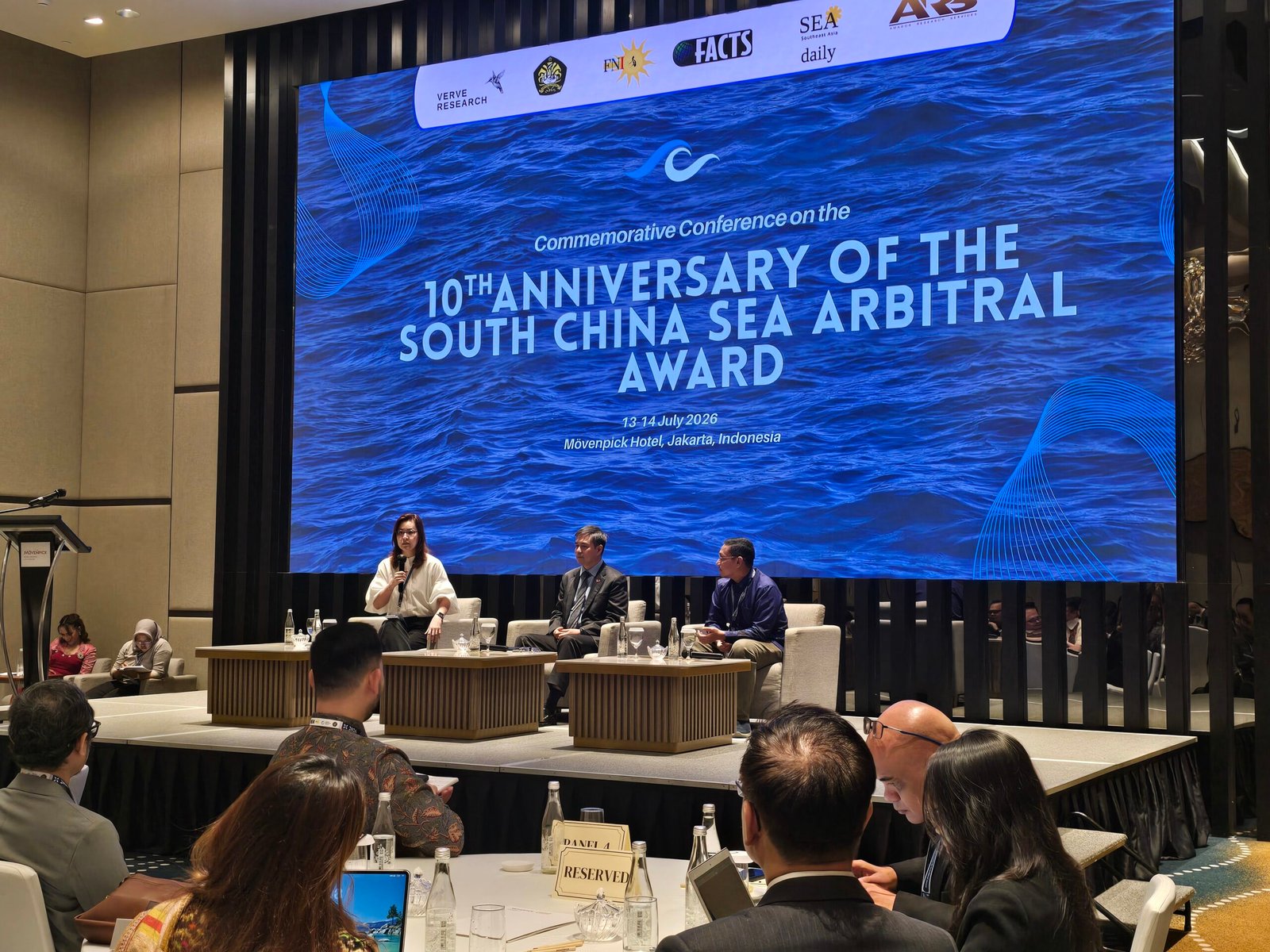 The kick-off panel, “ASEAN Views on the Arbitral Award,” features (from left to right) moderator Irene Chan of the Asia Pacific Foundation of Canada, alongside speakers Rogelio Villanueva Jr., Deputy Assistant Secretary of the Philippines’ Department of Foreign Affairs and Prof. Hazmi Rusli of Universiti Sains Islam Malaysia. (SEA Daily/Elisabeth Xaviera)
