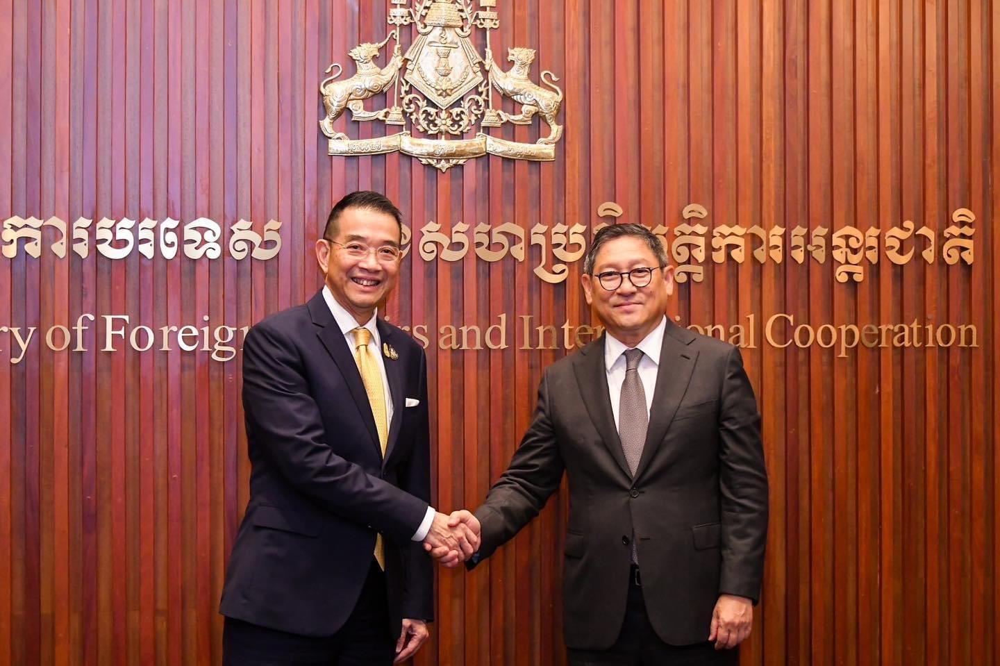 Officials shake hands at Cambodia's Ministry of Foreign Affairs and International Cooperation in Phnom Penh. (Ministry of Foreign Affairs, Kingdom of Thailand)