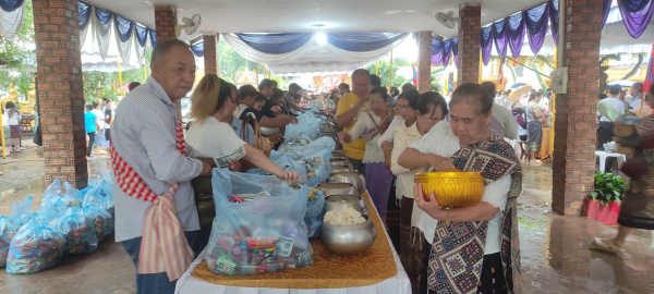 Buddhist gathered across Laos temple to commemorate Boun Khao Phansa, marking the beginning of the annual three-month Buddhist Lent. (Lao News Agency)