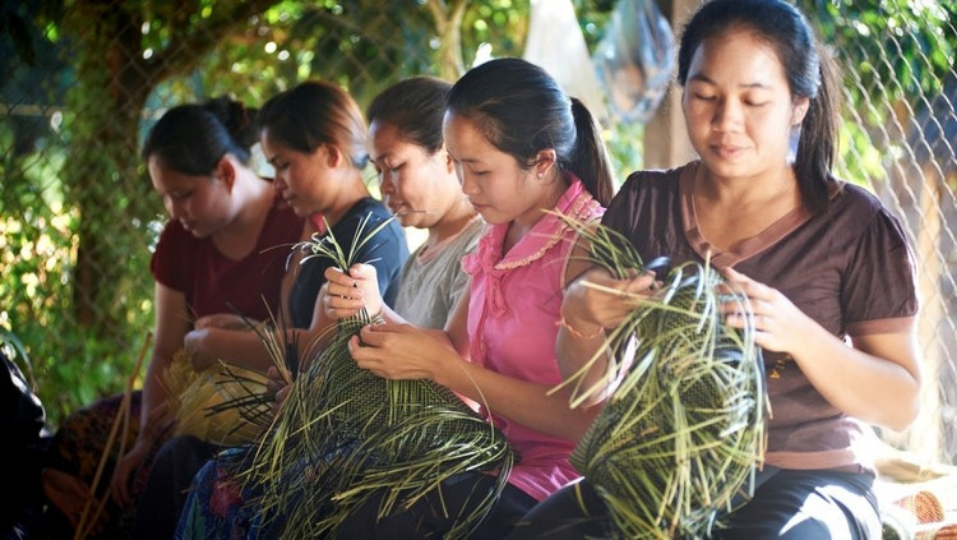 Artisans weaving traditional handicrafts in rural Laos. (World Bank)
