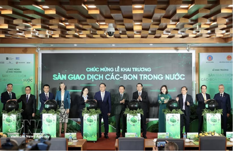 Delegates perform the ceremonial launch of Vietnam's domestic carbon exchange at the Hanoi Stock Exchange in Hanoi on June 29. (Vietnam News Agency)