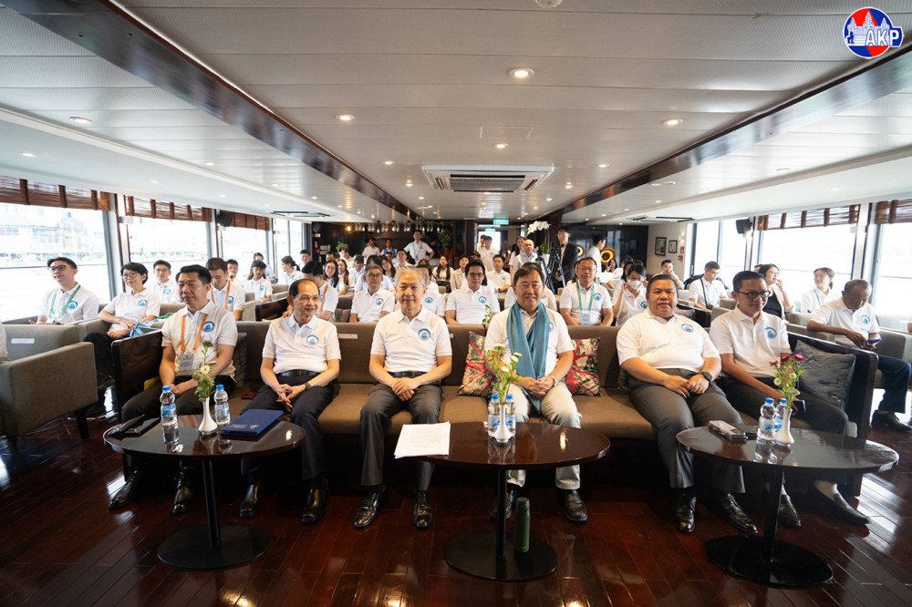 Participants from the six Lancang-Mekong Cooperation Member States attend the launch of the 2nd Mekong-Lancang Peace Boat Programme in Phnom Penh. (Agence Kampuchea Presse)