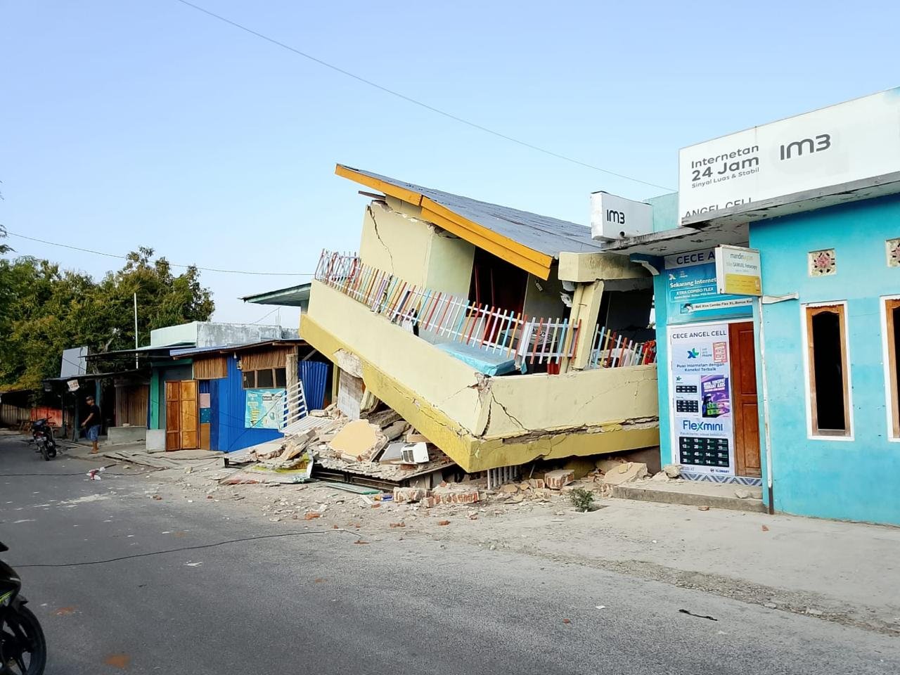 Buildings affected by the magnitude 7.7 earthquake in East Manggarai Regency. (BPBD Manggarai Timur)