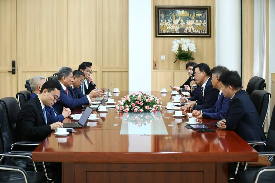 The Council for the Development of Cambodia (CDC) holds discussions with the Incheon Chamber of Commerce and Industry on August 19, in Phnom Penh. (Khmer Times)