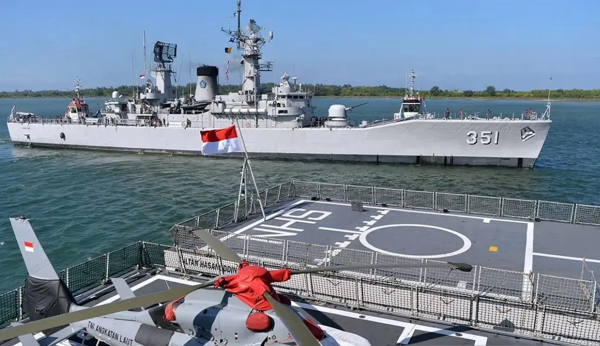 Indonesian Navy vessels conduct maritime operations. (Indonesian National Police)