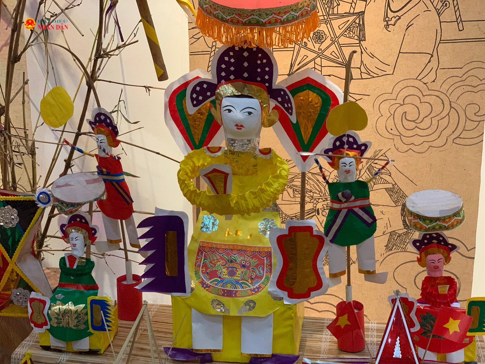 Colorful traditional handicrafts displayed at Lưu Trăng Phố Cổ 2026, which will be held on August 27 to September 30, 2026. (Vietnam.vn)