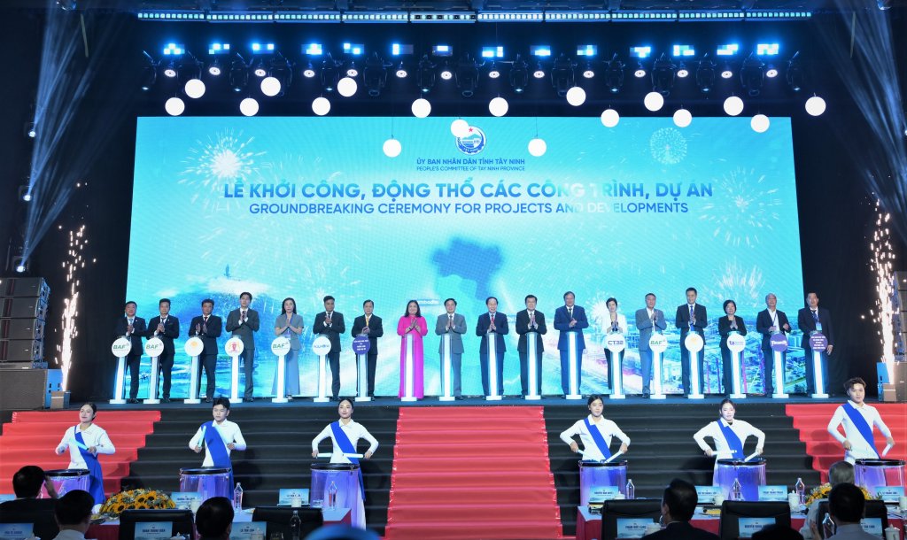 The 2026 Tay Ninh Province Investment Promotion Conference in Tay Ninh, Vietnam, on August 28, where a $3.5 billion AI data centre project was among the investments approved. (Bao Tay Ninh)