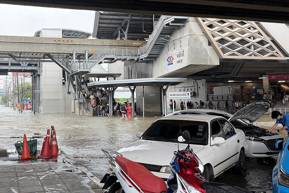 Lak Si transport hub in Bangkok affected by severe flooding on September 27, 2026 (Wikimedia/Zawzawaungthwin)