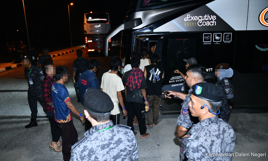 Repatriation of Myanmar nationals refugees on September 29, 2026, carried out by Malaysia’s Ministry of Home Affairs (MalaysiaKini)