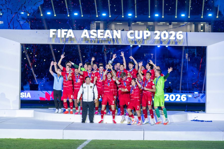Indonesia’s national football team lifted the FIFA ASEAN CUP 2026 trophy after they won against Thailand in final match which took place at Gelora Bung Karno Main Stadium in Jakarta, on October 5, 2026 (PSSI)
