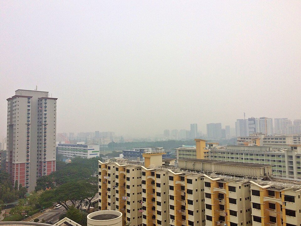 Haze reduces visibility across Singapore’s skyline amid concerns over transboundary air pollution in Southeast Asia. (Wikimedia)